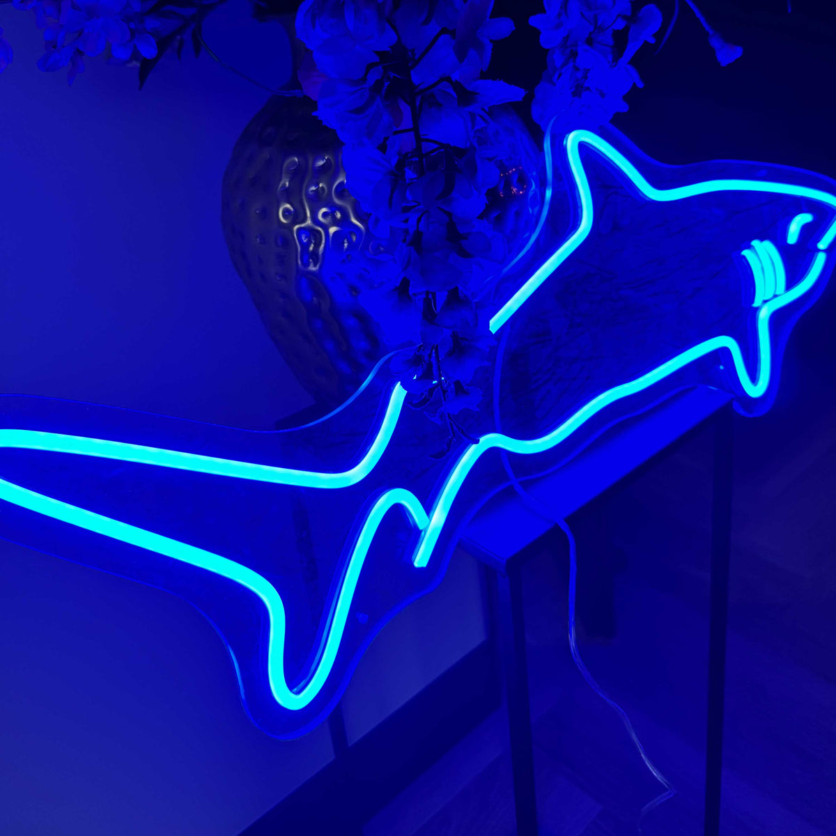 Neonskilt Haj